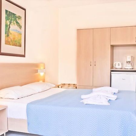 Talos Hotel & Apartments Chrissi Akti Chania Exterior foto